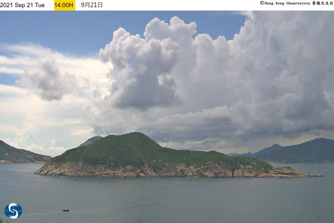 横澜岛自动气象站网上摄影机望向西拍摄的照片。天文台