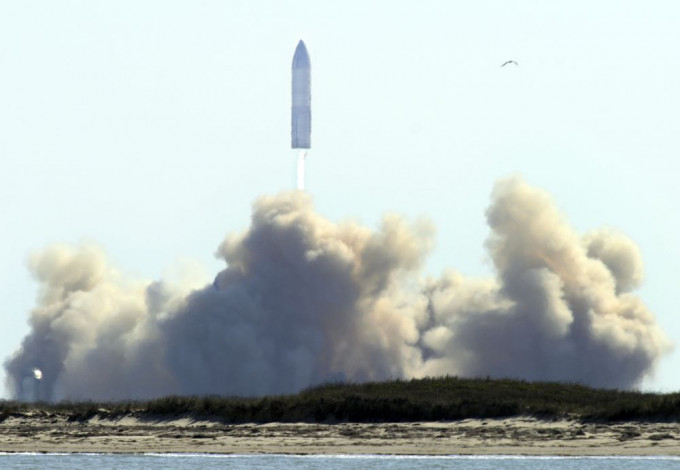 這是「星際飛船」進入10000米以上高度的第二次發射。AP圖片