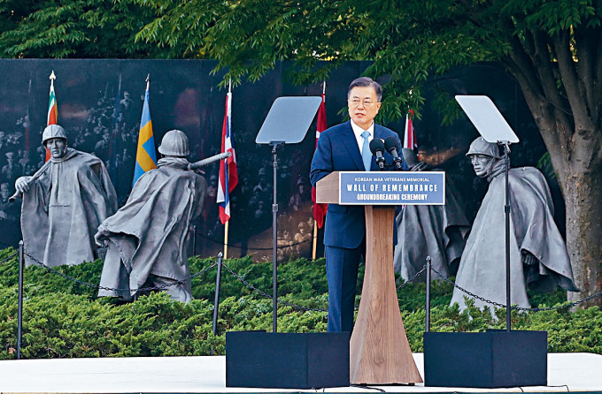 ■文在寅在华盛顿的韩战阵亡者追思墙动工仪式上发表讲话。