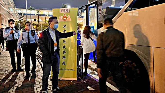 深水埗民政處安排專車接載檢測市民。民政事務總署FB圖片
