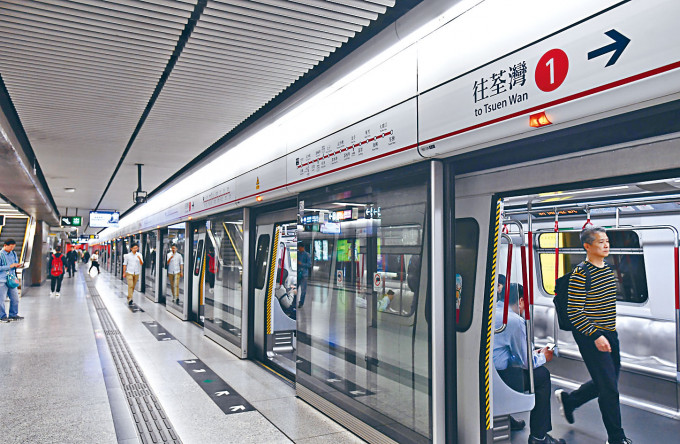 港铁预计整项荃湾信号系统更换工程，要待二〇二三年才完工。