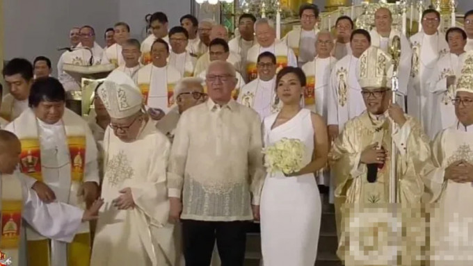 菲律賓八打雁華裔省長萬永高昨日舉行婚禮。