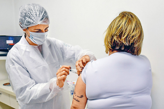 牛津大學研發的疫苗進入第三期測試。