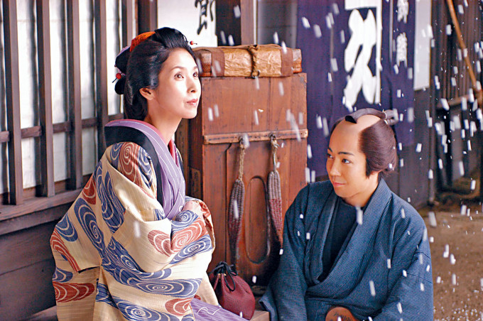 日本的怪谈灵异故事常被改编成电影，图为由黑木瞳（左）主演的《色凶怪谈》剧照。
　　