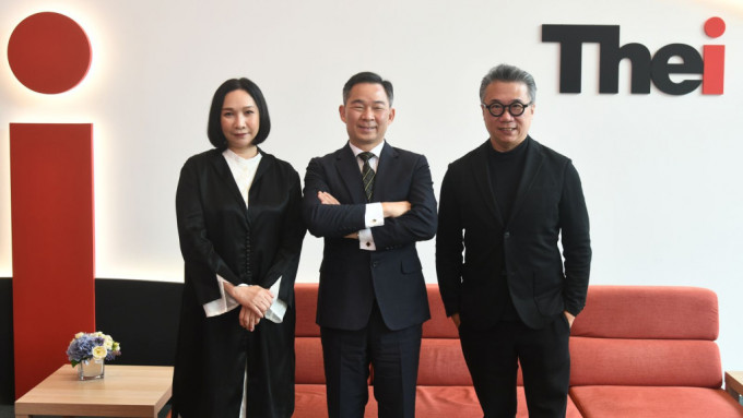 香港高等教育科技学院（THEi）校长刘建德教授（中）强调，THEi将继续与业界伙伴保持紧密的联系，以支援香港工业的发展。