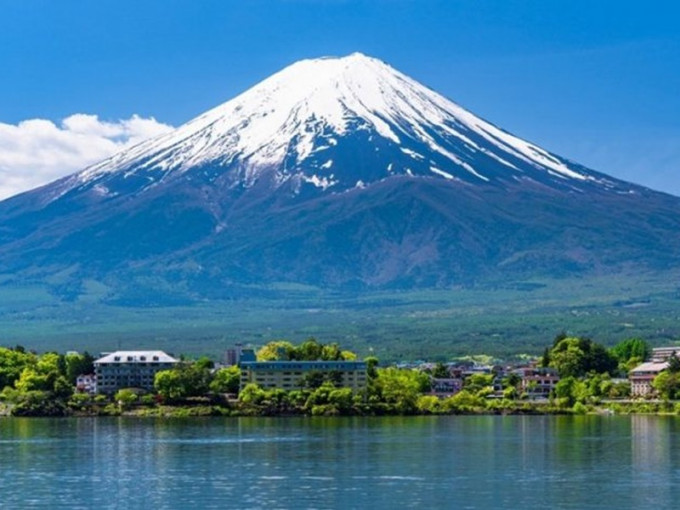 富士山每年均吸引不少人慕名登山。資料圖片