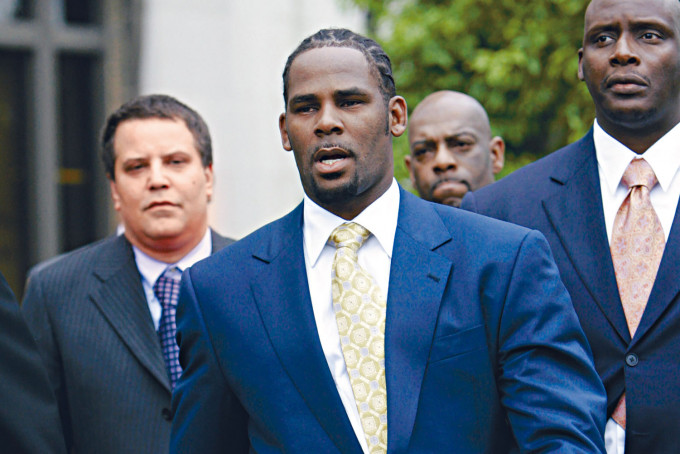 R. Kelly 9宗性贩卖及敲诈罪成，面临100年的无期徒刑。