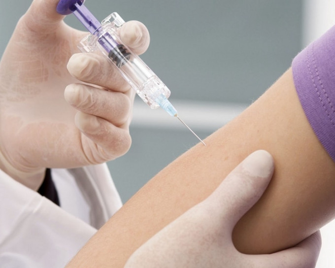 林郑月娥表示会为特定年龄组群女学童免费接种子宫颈癌疫苗（HPV）。
