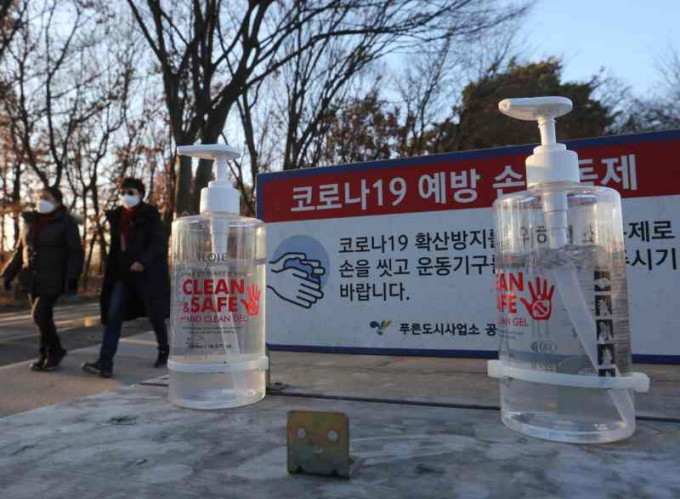 南韓疫情嚴峻政府呼籲市民加強防疫。AP