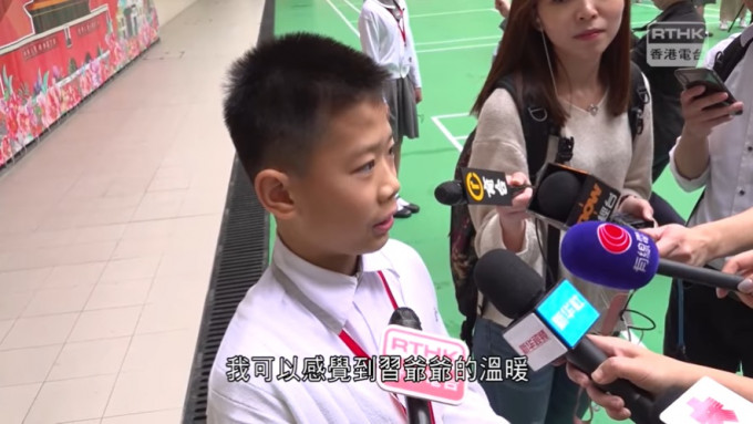 劉同學會見習近平後接受傳媒訪問。（香港電台片段截圖）