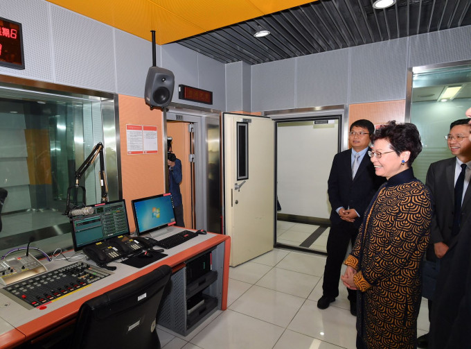 林郑月娥亦参观了中央广播电视总台。政府新闻处图片