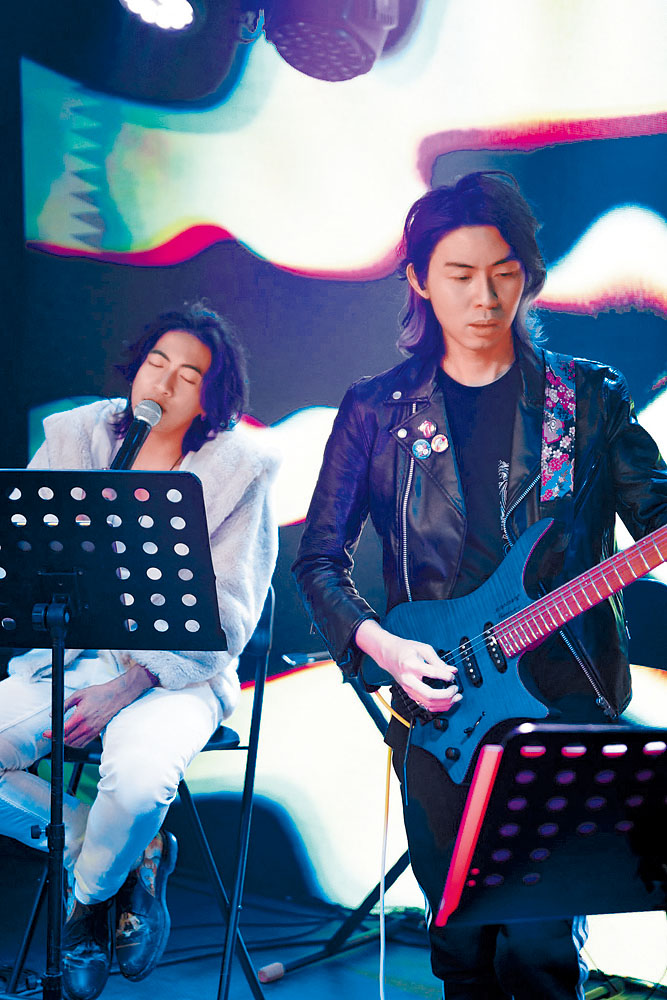 DisCover主音黃進林和作曲兼結他手郭俊德，在音樂會上盡現默契。