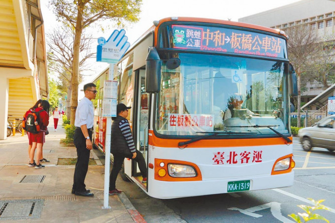 有台湾网民解释巴士司机其实不希望乘客说谢谢。网上图片