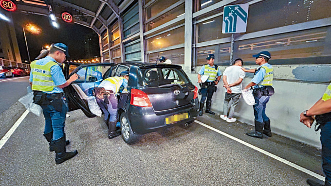 警方截查私家车揭「学神」男司机涉嫌11宗罪。