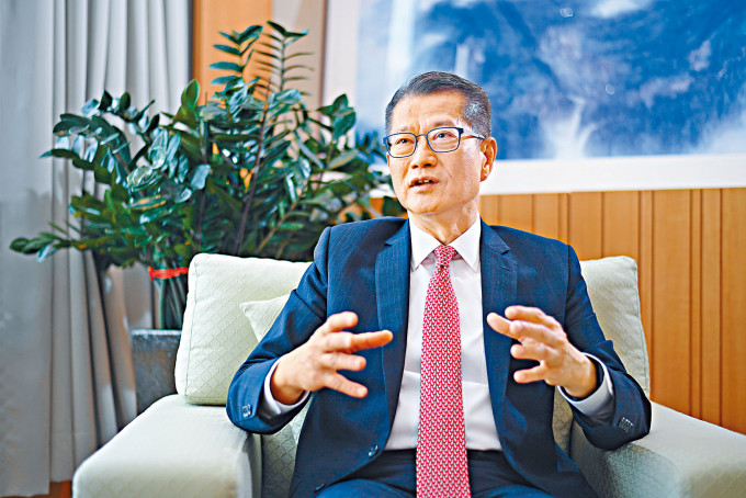 ■财政司司长陈茂波称政府致力推动本港创科发展，多管齐下壮大创科人才库。