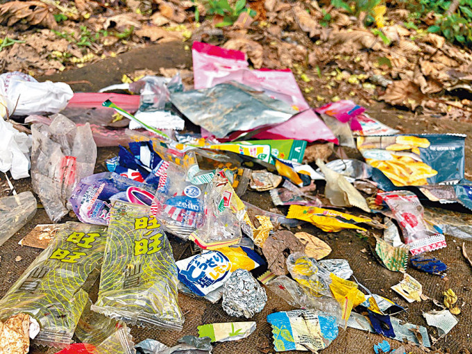 環保團體舉辦山徑調查，發現山野遍布各類垃圾。