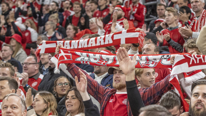 有丹麦球迷加持，丹麦稳胜哈萨克。