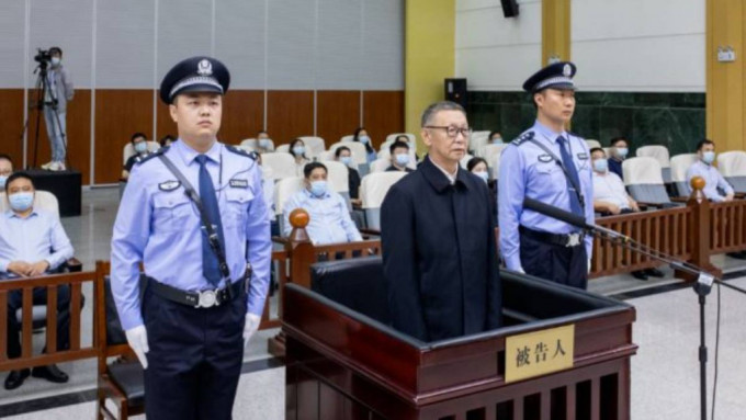 江苏法院审理原银监会副主席蔡鄂生受贿案。