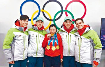■張晶（中）和獲得奧運金牌的運動員，左一為涉事運動員CsabaBurján。