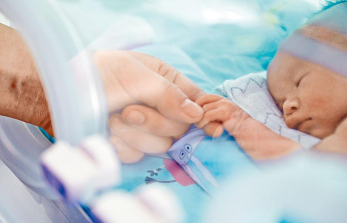 云南昆明一所医院的新生儿。