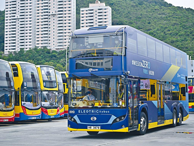 本港首辆双层电能巴士，将于下周日投入服务。