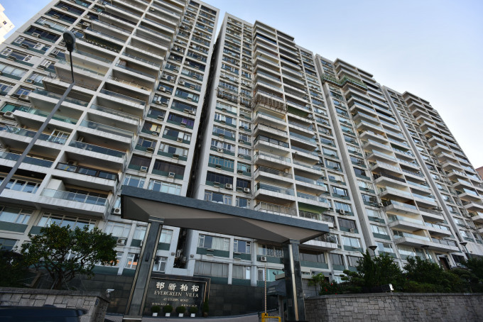 松柏新邨三房户成交尺价逾2.75万。