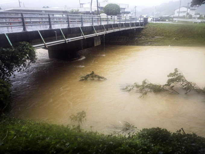 氣象廳向廣島市發布大雨特別警報。AP圖片