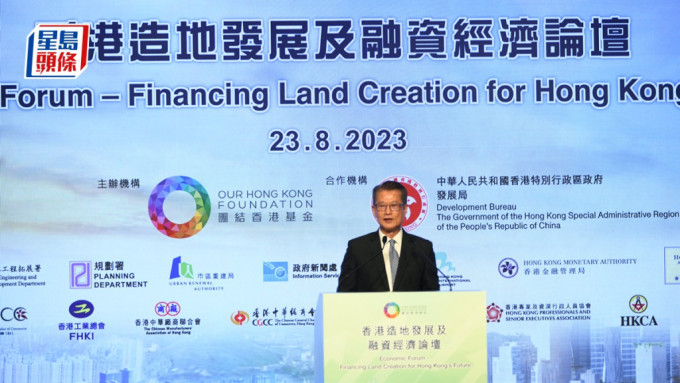 陈茂波指对政府确保香港有足够的土地供应充满信心。何健勇摄