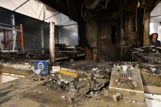 觀塘站客戶中心被大肆縱火焚毀。