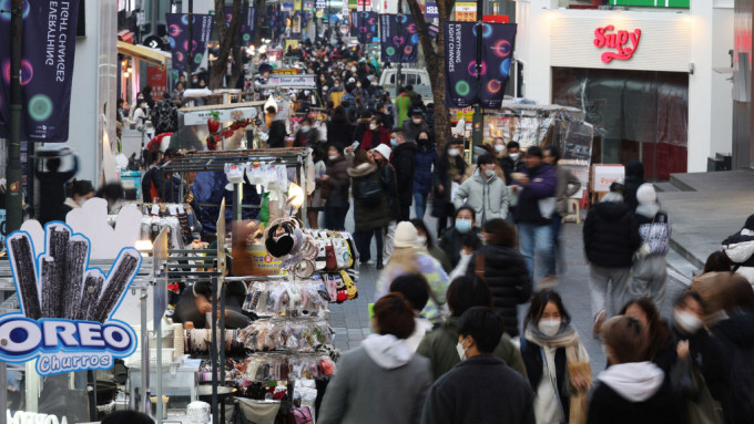 南韩1月30日起取消大部分地方的室内口罩令。 REUTERS