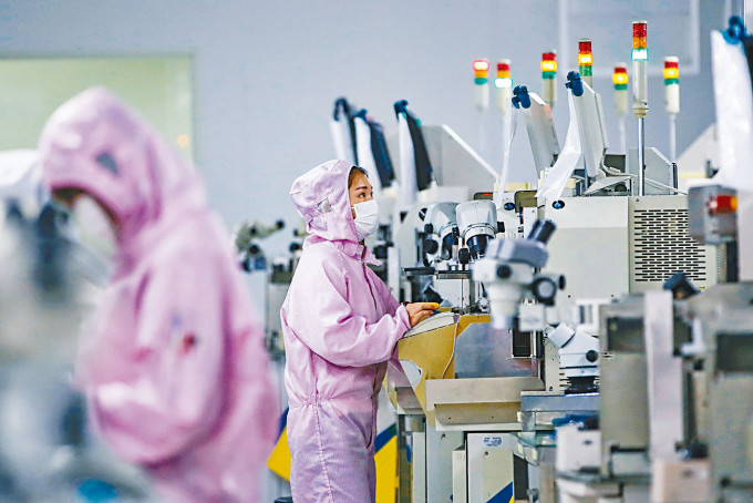 中國致力研發晶片，擺脫對外企的依賴。