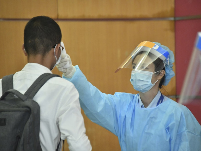 民政总署为九龙城区泰裔人士提供免费病毒检测。资料图片