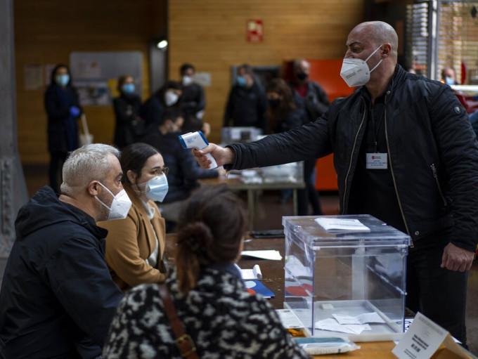 西班牙加泰隆尼亚自治区周日举行地方议会选举。AP图片