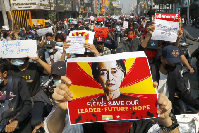 缅甸多地继续有民众示威抗议军方发动政变。AP图片