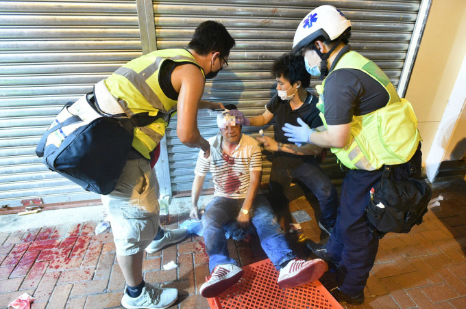 荃湾8月5日有白衣人与黑衣人发生殴斗。资料图片