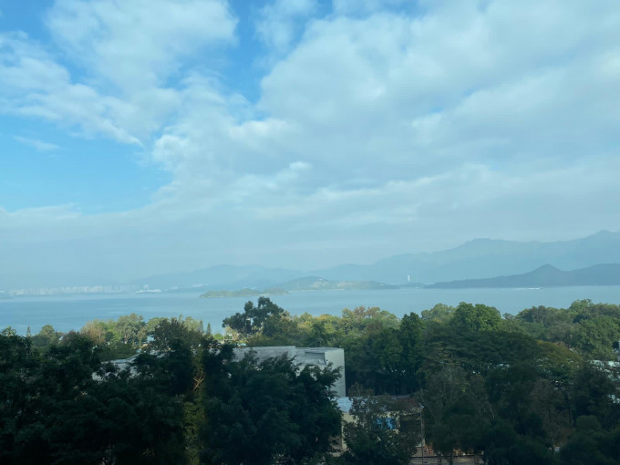 單位外望吐露港海景,開揚清幽。
