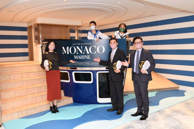 會德豐黃光耀(中)指，MONACO MARINE料於明年一月開售。(左為陳惠慈、右為楊偉銘)