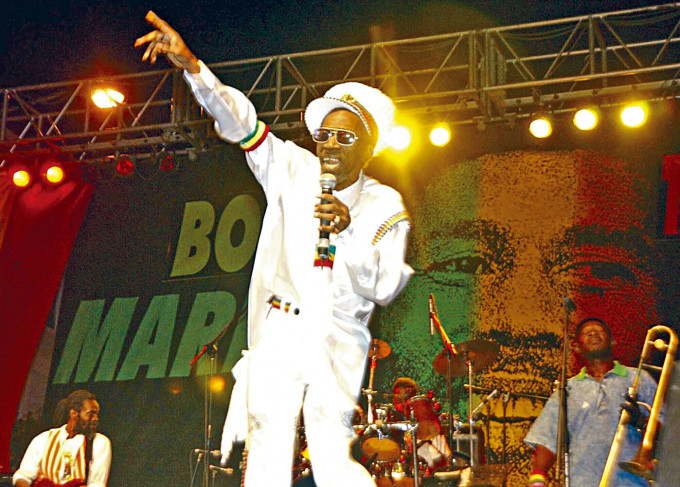 雷鬼传奇歌手Bunny Wailers曾与Bob Marley组成乐队The Wailers。