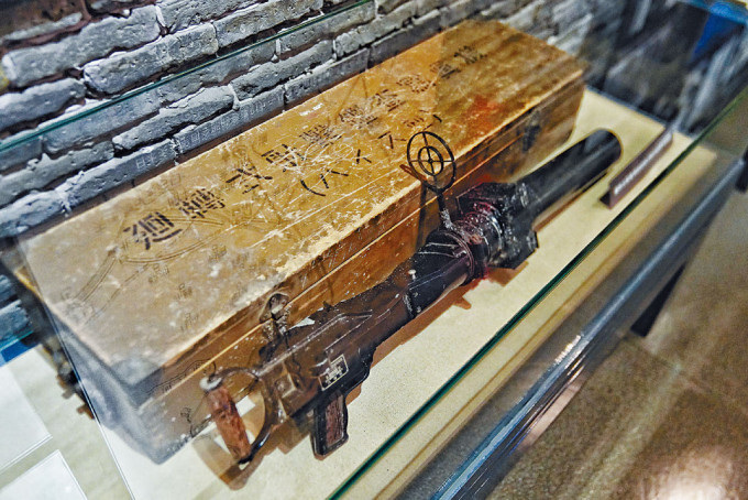 東北抗聯博物館，首次對外展出侵華日軍使用的回轉式射擊鑒查寫真機。