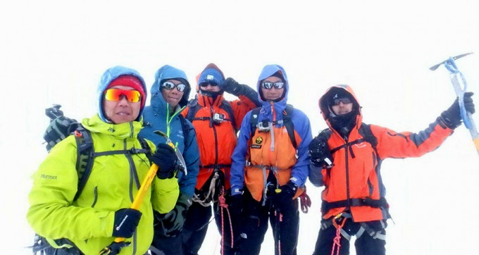四名港人在瑞士攀艾格峰，遇雪崩导致一死一伤意外，资深冰雪攀登教练梁念豪最快于下周出院返港。