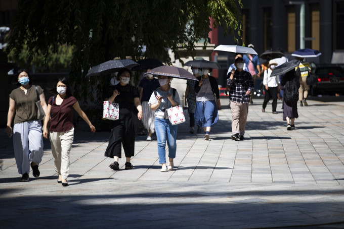 东京都八月有11天是最高气温超过摄氏35度的「猛暑日」。AP资料图片