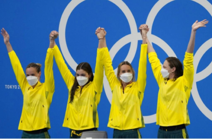 澳洲女子泳队在女子4×100米自由泳接力，以超逾3秒的优势强势夺金。