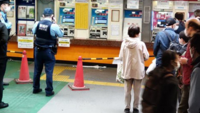 東京西新井車站發生咖啡罐爆炸。(災害火災画像速報ニュース2@twitter)