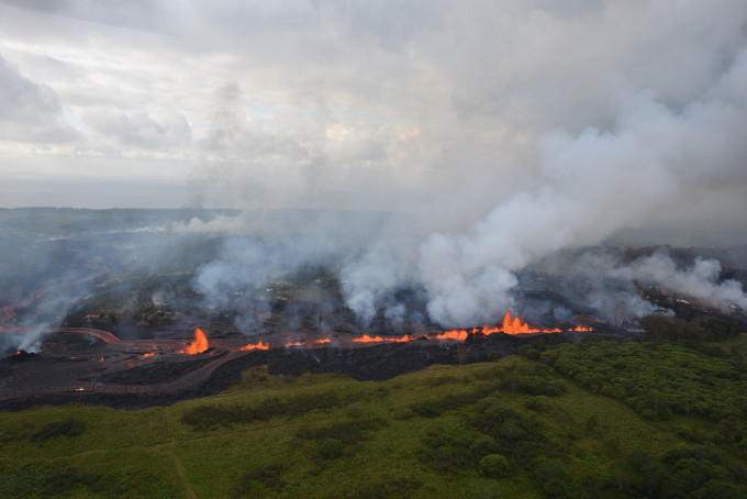 基拉韦厄火山再有新一次喷发。 AP