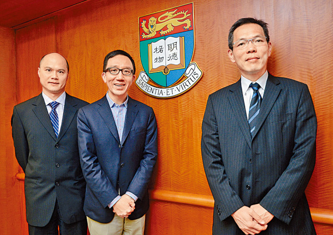 刘泽星（右）将接替七月离任的梁卓伟，暂任港大医学院院长，直到校方聘任新院长为止。