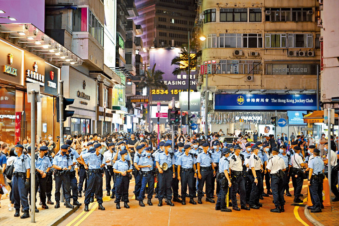 警方明天「七一」將出動逾萬警力，防範非法集結及暴力示威。