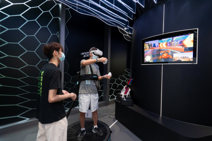 360 VR 體驗區新增賽車遊戲及已更換新一代的VR眼罩及器材。韋志成網誌圖片
