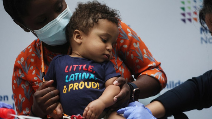 聯合國兒童基金會指新冠疫情持續下，全球2500萬兒童錯失接種常規疫苗機會。路透社資料圖片
