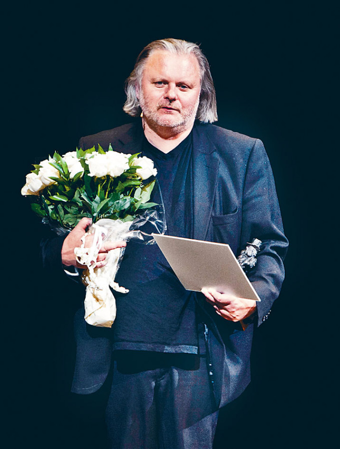 福瑟2010年在奥斯陆获颁戏剧界最高荣誉「易卜生奖」。