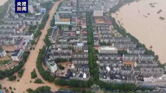 平江縣城一半被淹。